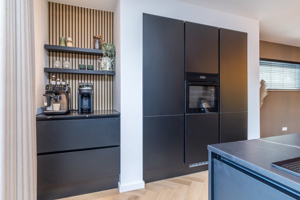 Foto - Te koop: Instapklare gemoderniseerde geschakelde 2 onder 1 kap woning met aanbouw, 3 slaapkamers, garage en een tuin in Voerendaal